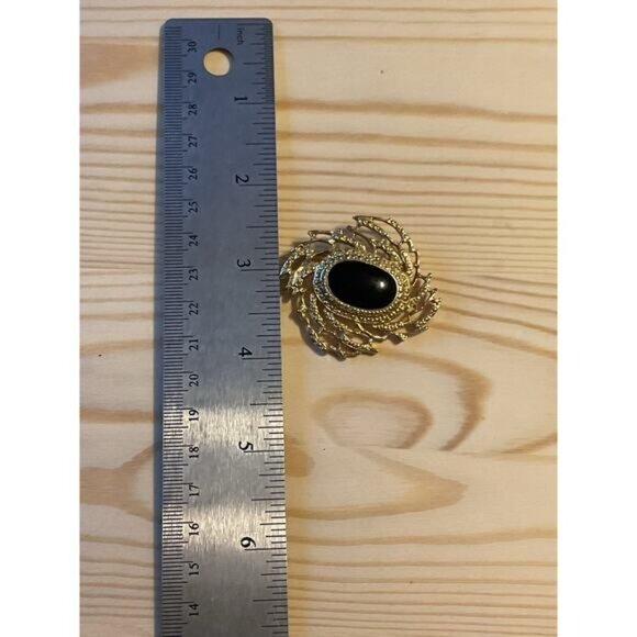 Gold Tone Black Cabochon Open Filigree Setting Oval Shape Brooch Pin - Picture 4 of 4